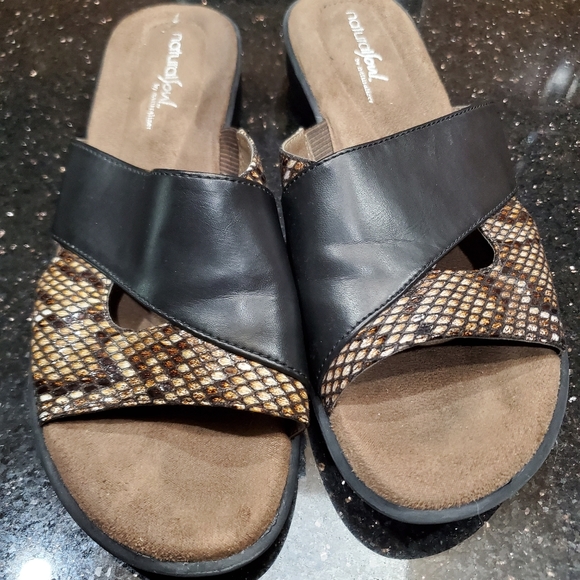 Flat brown sandals - Picture 1 of 4